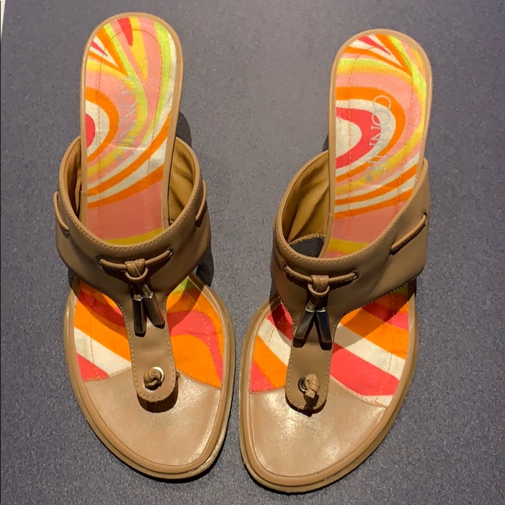 Woman’s Connie sandal Size 8m